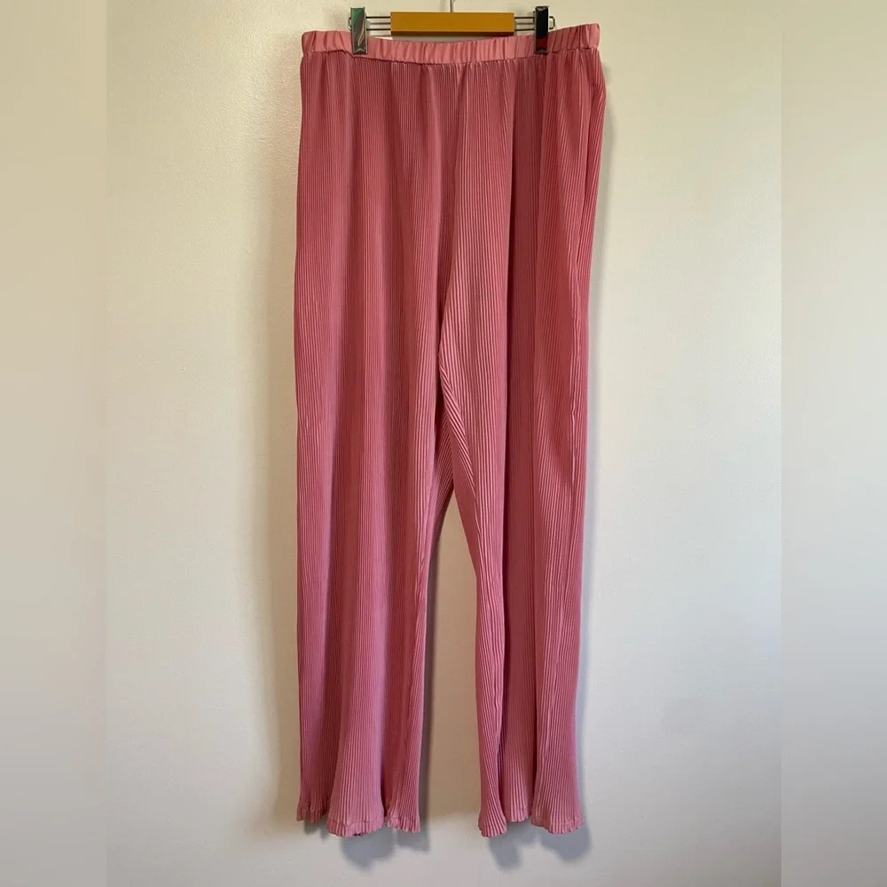 Pretty Little Things Plus Dusty Pink Plisse Button Front Oversized Shirt & Pants - Picture 7 of 15